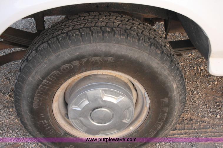 image for item C3582 1996 Ford F250 XL pickup truck