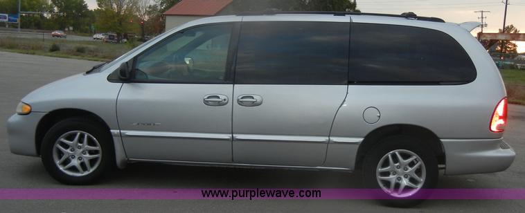 image for item D4807 2000 Dodge Grand Caravan Sport mini van