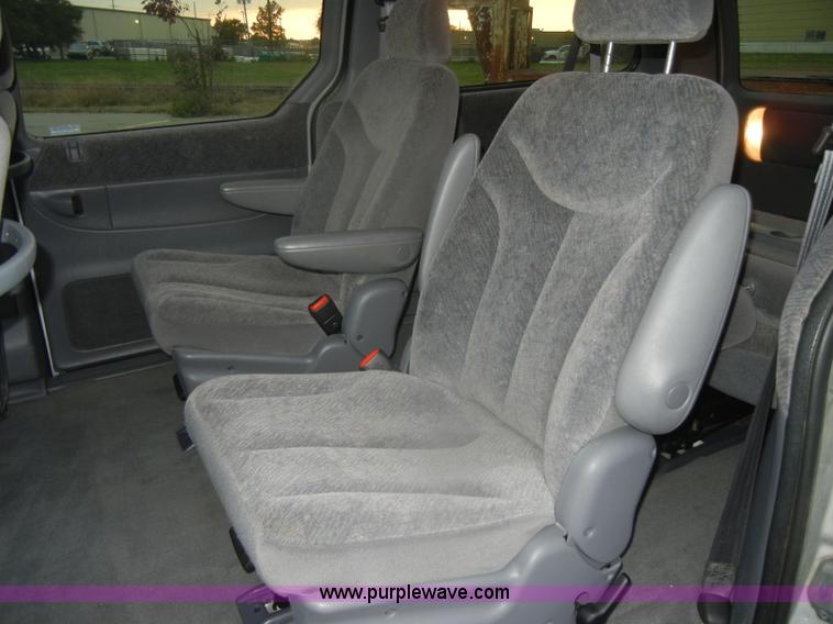 image for item D4807 2000 Dodge Grand Caravan Sport mini van