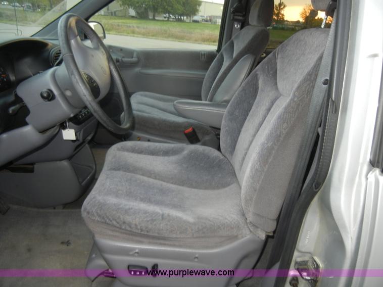image for item D4807 2000 Dodge Grand Caravan Sport mini van