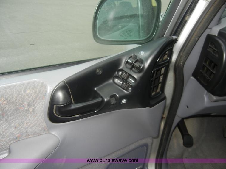 image for item D4807 2000 Dodge Grand Caravan Sport mini van