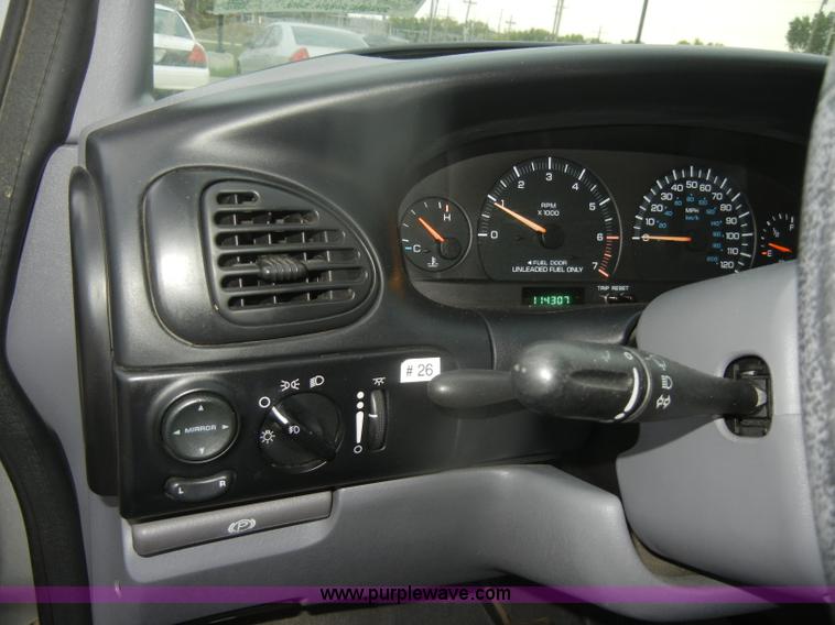 image for item D4807 2000 Dodge Grand Caravan Sport mini van