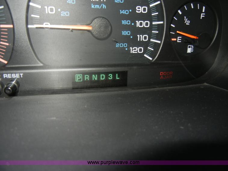 image for item D4807 2000 Dodge Grand Caravan Sport mini van