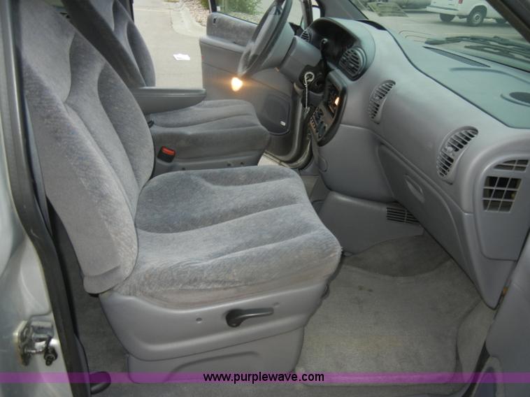 image for item D4807 2000 Dodge Grand Caravan Sport mini van