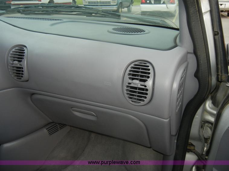 image for item D4807 2000 Dodge Grand Caravan Sport mini van