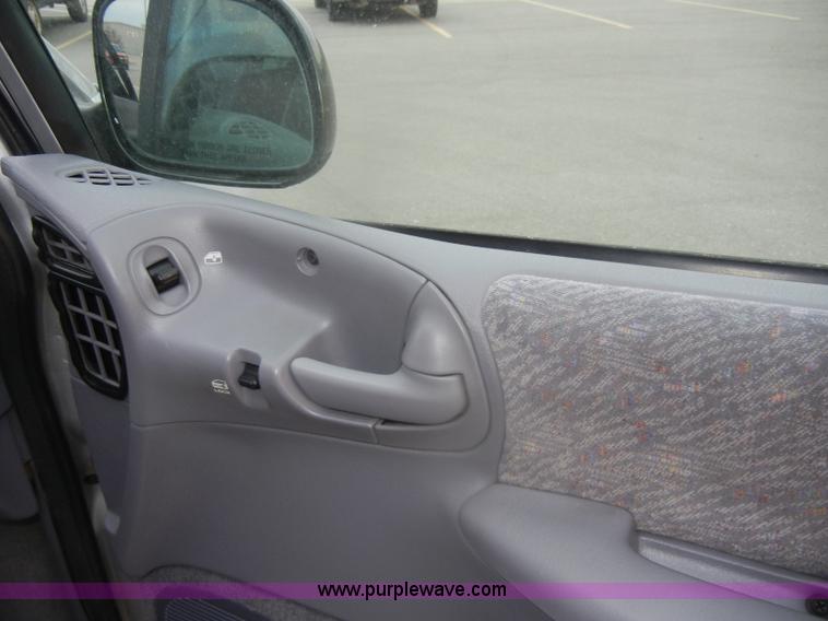 image for item D4807 2000 Dodge Grand Caravan Sport mini van