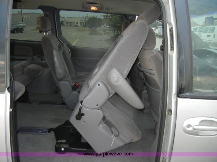 image for item D4807 2000 Dodge Grand Caravan Sport mini van