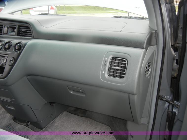 image for item D4809 2000 Honda Odyssey EX mini van