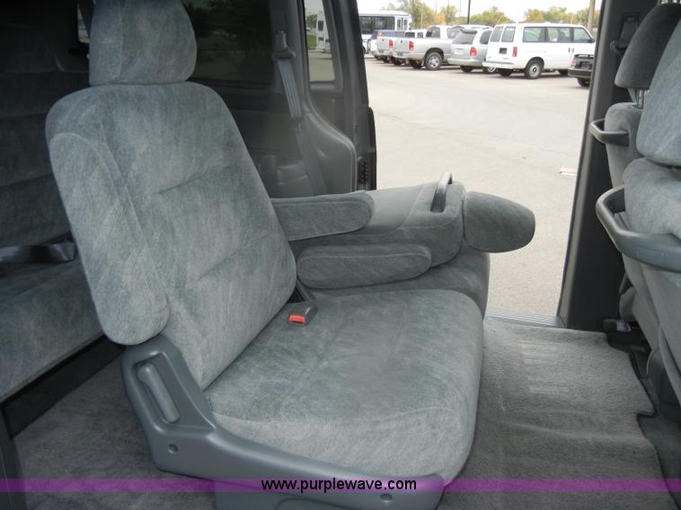 image for item D4809 2000 Honda Odyssey EX mini van