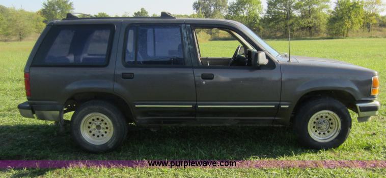 image for item D5677 1991 Ford Explorer SUV