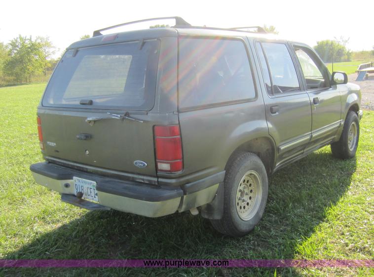 image for item D5677 1991 Ford Explorer SUV