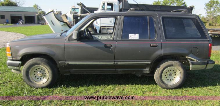 image for item D5677 1991 Ford Explorer SUV