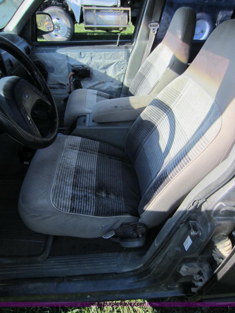 image for item D5677 1991 Ford Explorer SUV