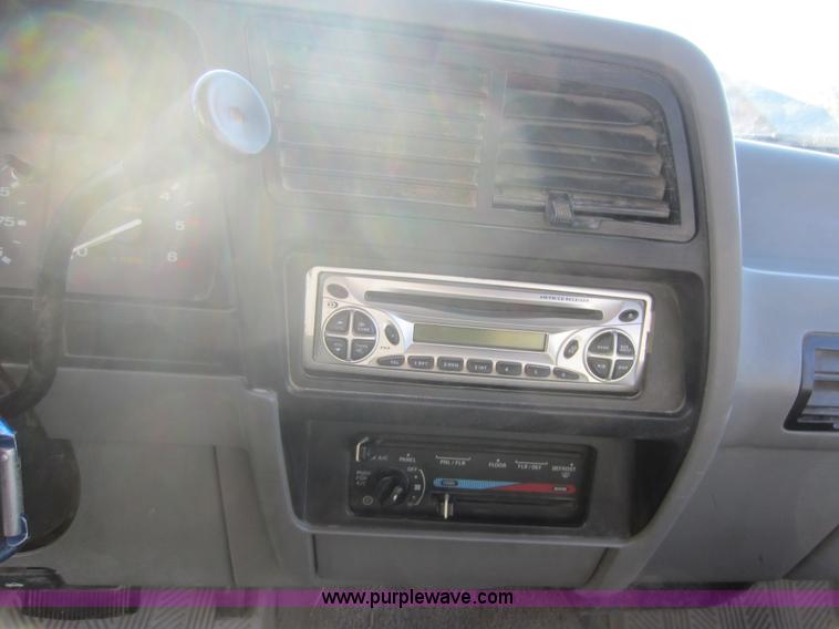 image for item D5677 1991 Ford Explorer SUV