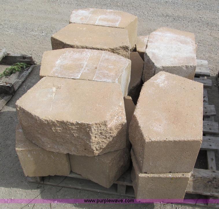 image for item E5552 Assorted blocks and stones