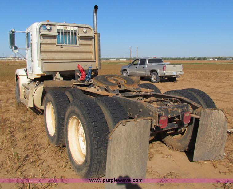 image for item E8088 1989 Freightliner FLD semi truck