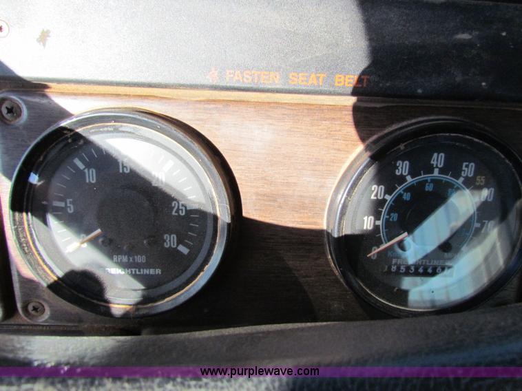 image for item E8088 1989 Freightliner FLD semi truck