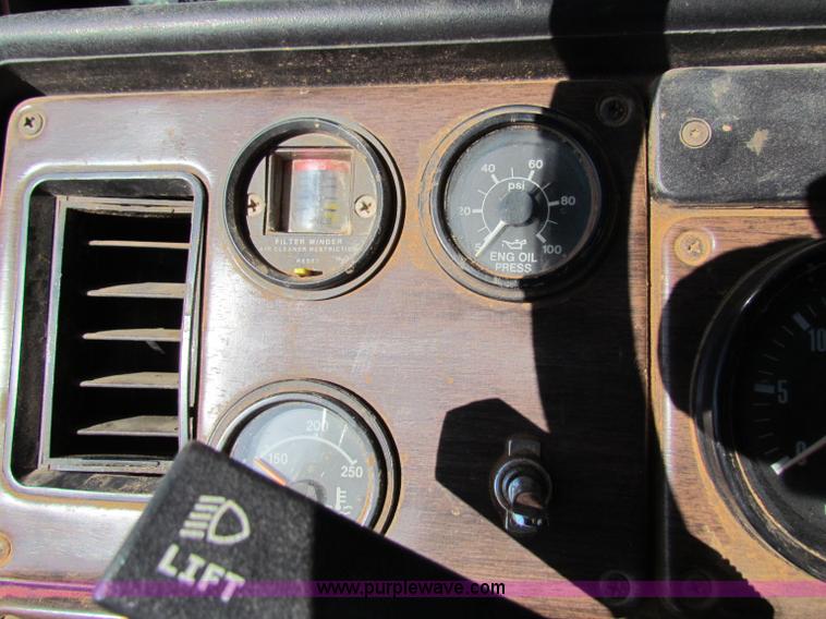 image for item E8088 1989 Freightliner FLD semi truck