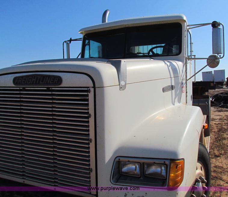 image for item E8088 1989 Freightliner FLD semi truck