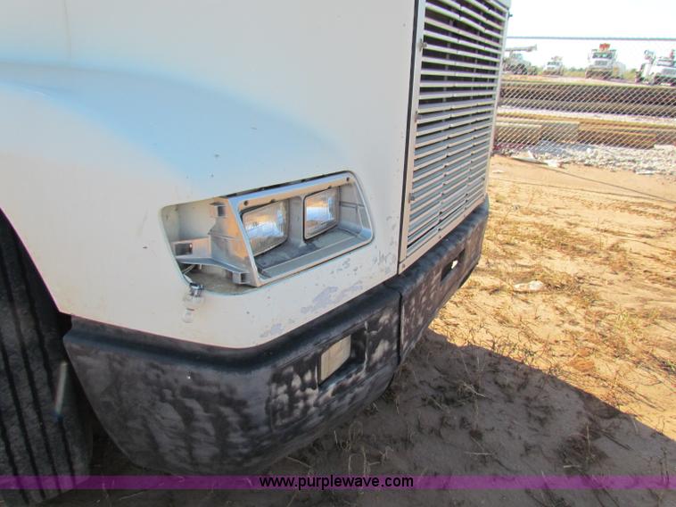 image for item E8088 1989 Freightliner FLD semi truck