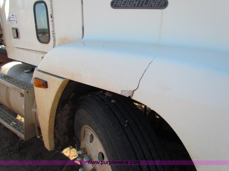 image for item E8088 1989 Freightliner FLD semi truck