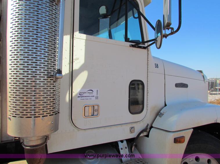 image for item E8088 1989 Freightliner FLD semi truck