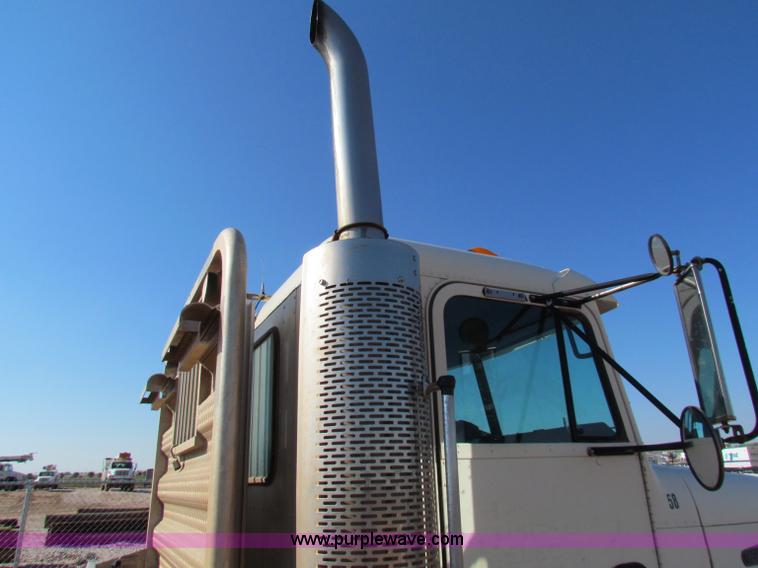 image for item E8088 1989 Freightliner FLD semi truck