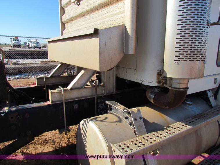 image for item E8088 1989 Freightliner FLD semi truck