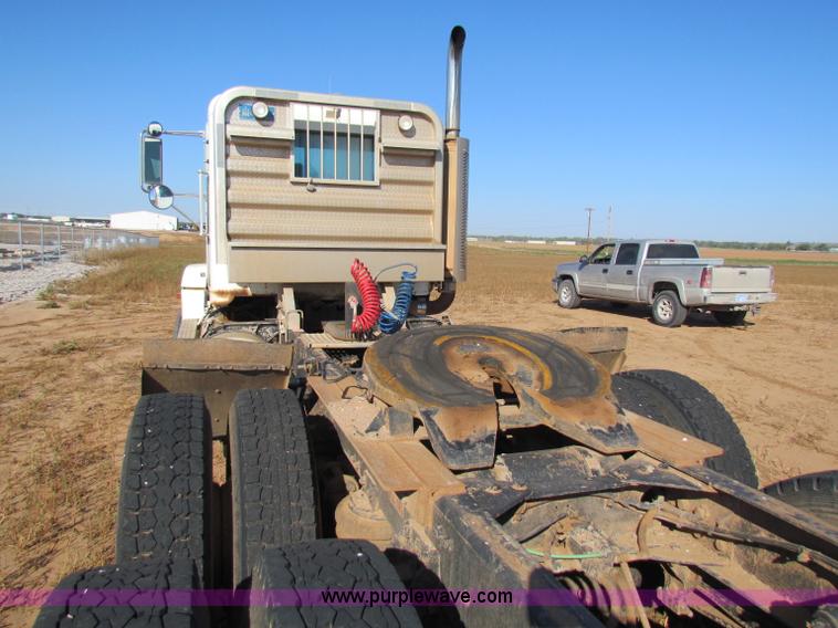 image for item E8088 1989 Freightliner FLD semi truck