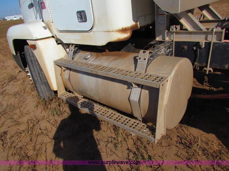 image for item E8088 1989 Freightliner FLD semi truck