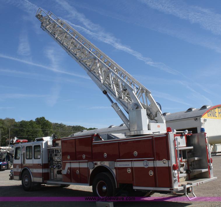 image for item F2526 1989 Federal Motors Emergency One Hurricane firetruck