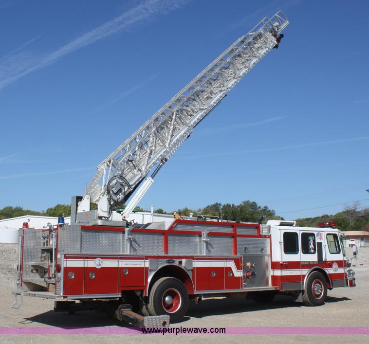 image for item F2526 1989 Federal Motors Emergency One Hurricane firetruck