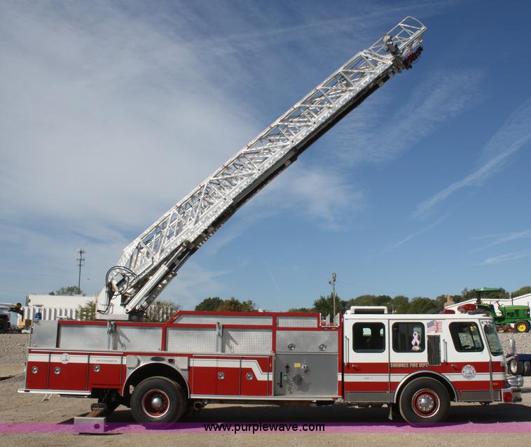 image for item F2526 1989 Federal Motors Emergency One Hurricane firetruck
