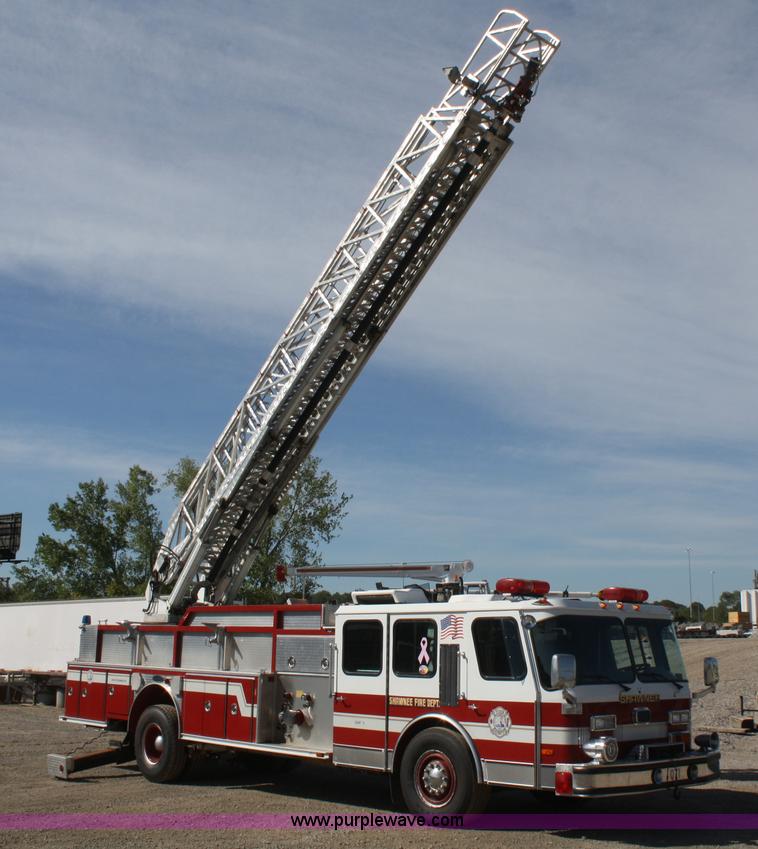 image for item F2526 1989 Federal Motors Emergency One Hurricane firetruck