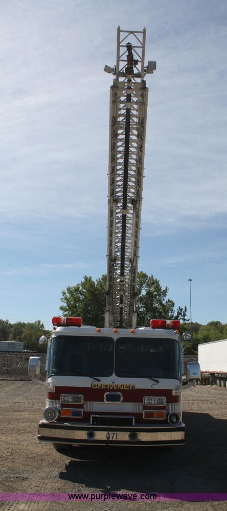 image for item F2526 1989 Federal Motors Emergency One Hurricane firetruck