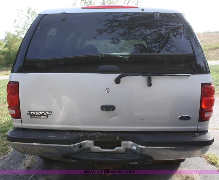 image for item F2595 2000 Ford Expedition XLT SUV