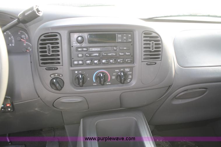 image for item F2595 2000 Ford Expedition XLT SUV