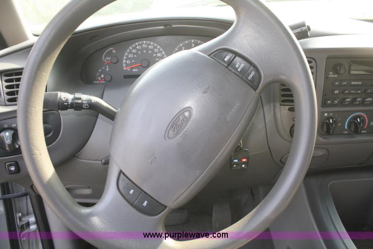 image for item F2595 2000 Ford Expedition XLT SUV