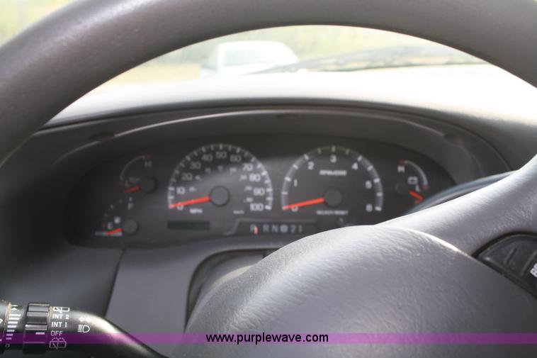 image for item F2595 2000 Ford Expedition XLT SUV
