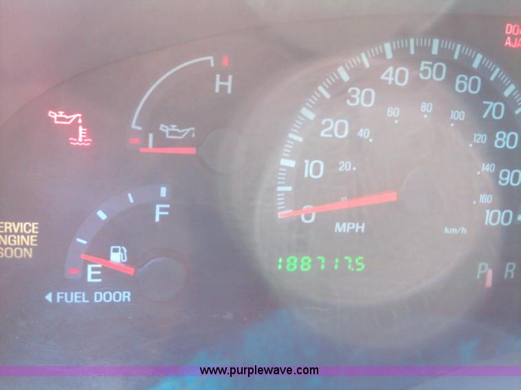image for item F2595 2000 Ford Expedition XLT SUV