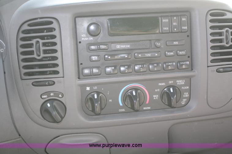 image for item F2595 2000 Ford Expedition XLT SUV