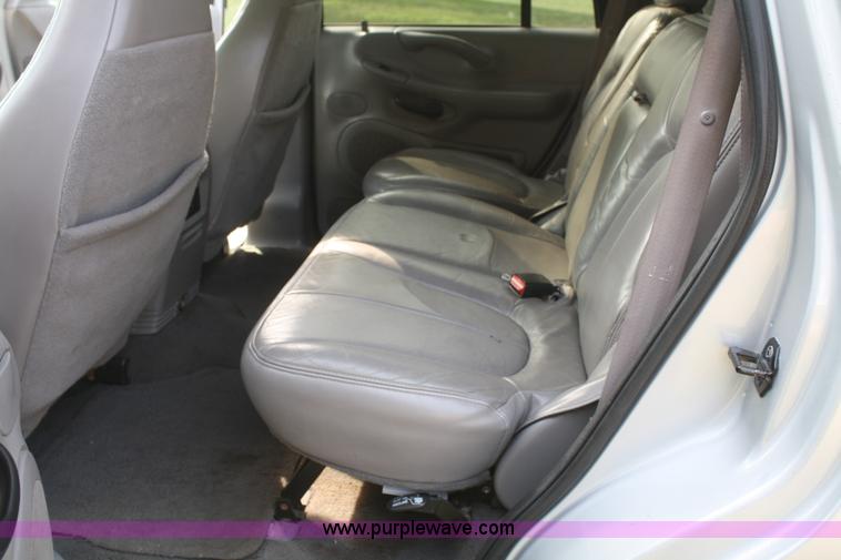 image for item F2595 2000 Ford Expedition XLT SUV
