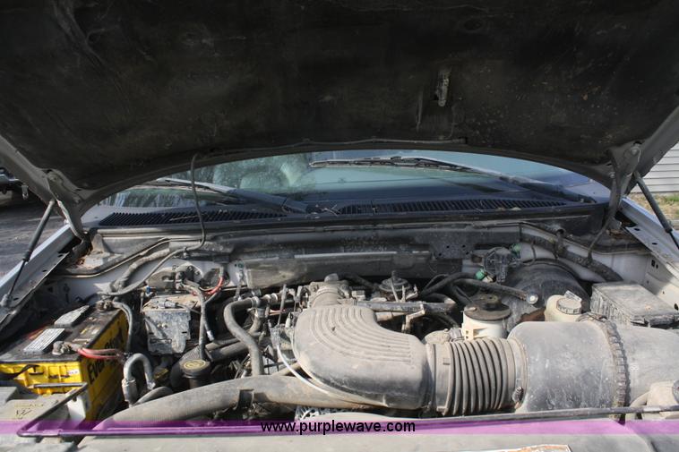 image for item F2595 2000 Ford Expedition XLT SUV