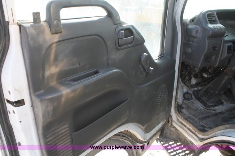 image for item F2623 1996 Isuzu NPR box truck