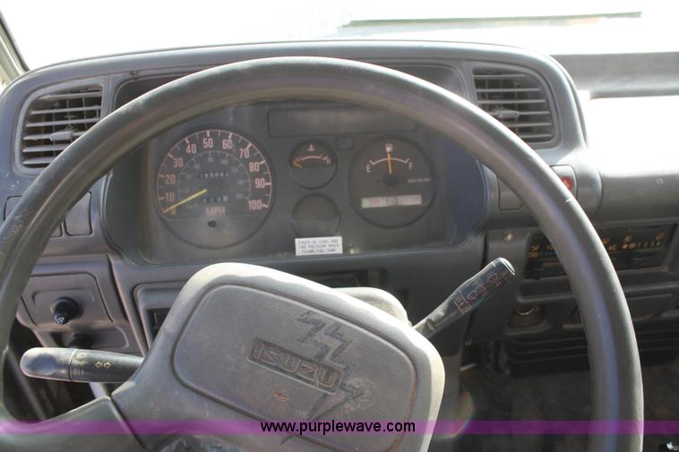 image for item F2623 1996 Isuzu NPR box truck