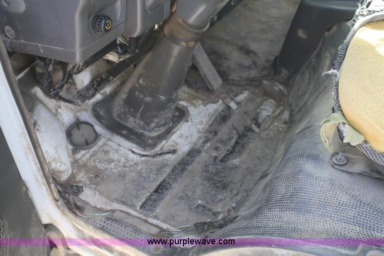 image for item F2623 1996 Isuzu NPR box truck