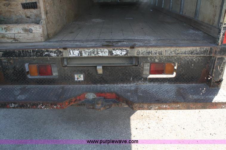 image for item F2623 1996 Isuzu NPR box truck