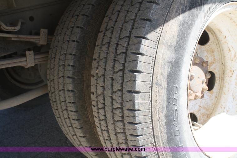 image for item F2623 1996 Isuzu NPR box truck