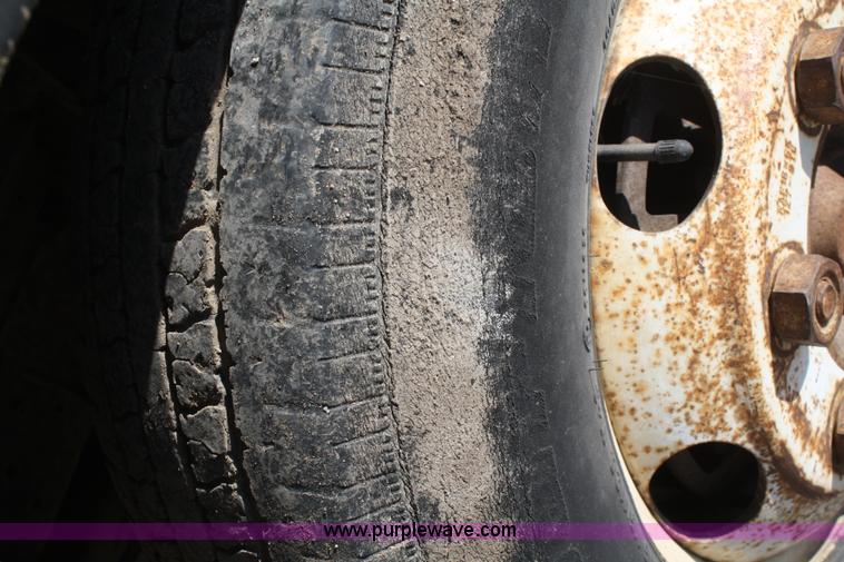 image for item F2623 1996 Isuzu NPR box truck