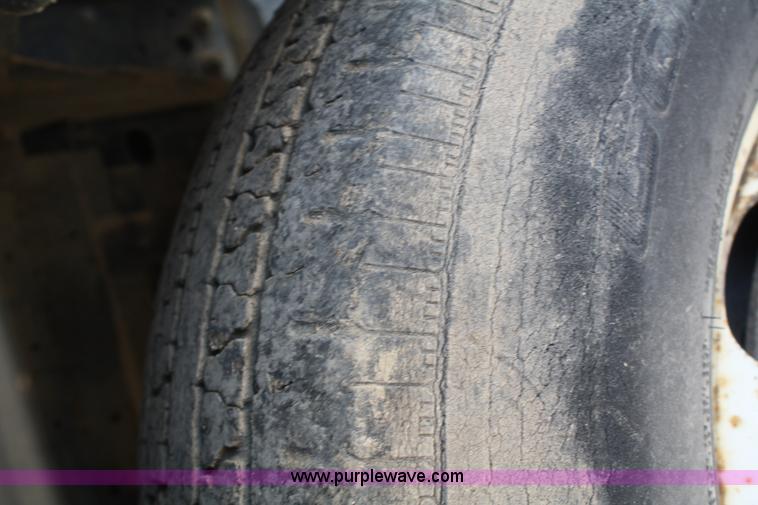 image for item F2623 1996 Isuzu NPR box truck